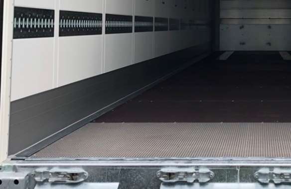 Verschleißbleche am Heck S.KO EXPRESS
