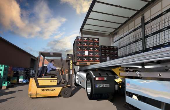 Sattelcurtainsider S.CS für den Getränketransport 
